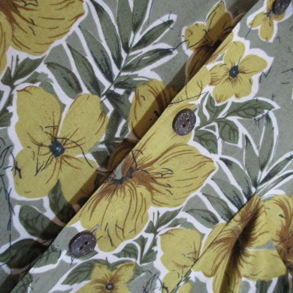 Mens Hawaiian Shirt sz L Muted Green Yellow Floral Rayon Wooden Buttons Holiday - Picture 2 of 7